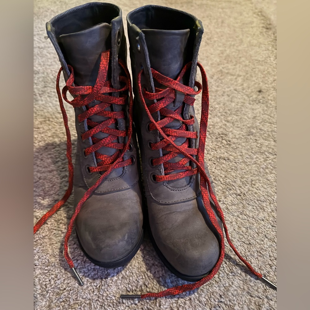 Sorel Women’s Lace-Up Boots – Gray Leather with Red Laces (Waterproof)